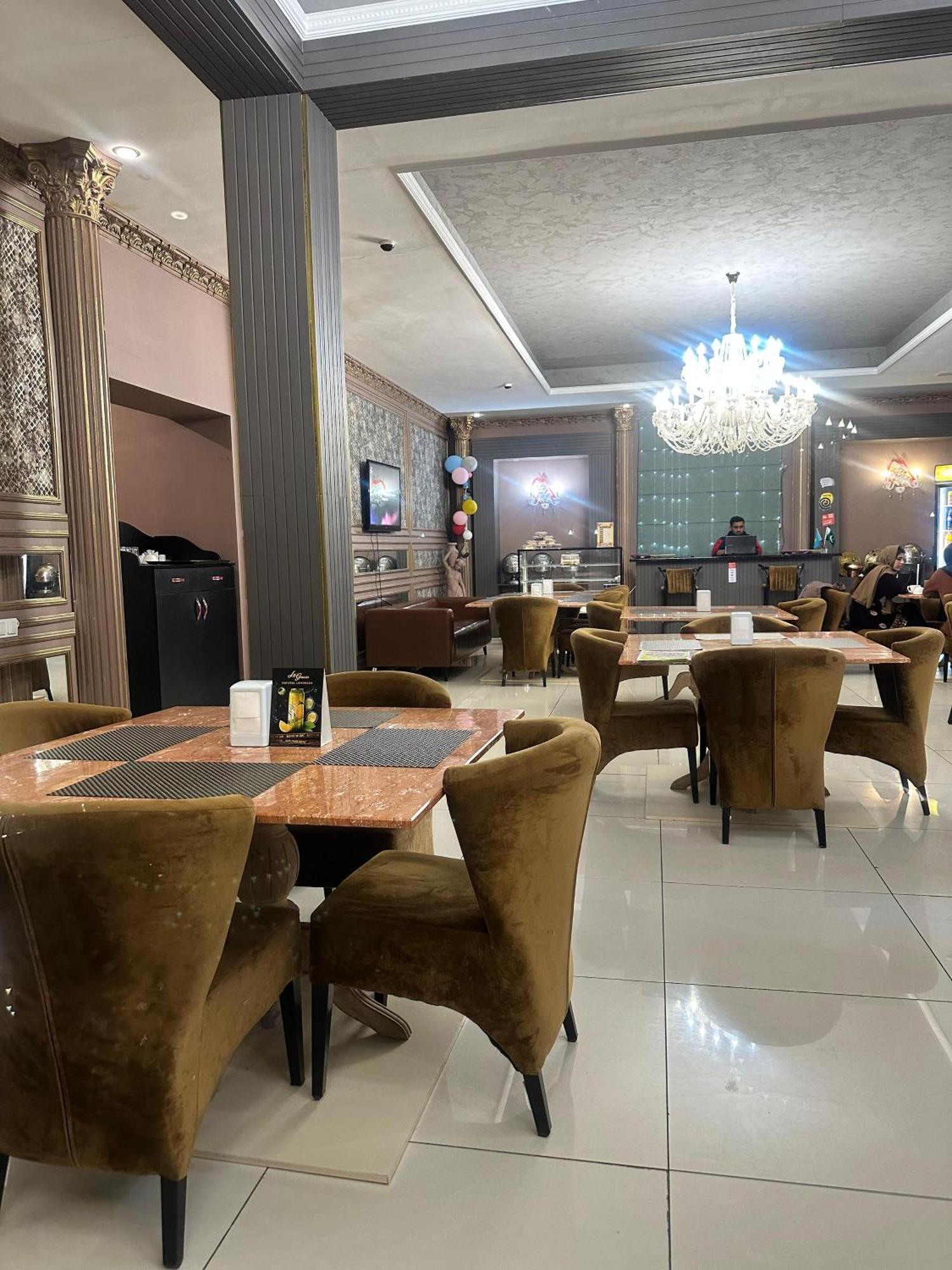 Lion Hotel Astana Luaran gambar